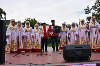 В Углегорске состоялся VI межнациональный фестиваль «В семье единой»