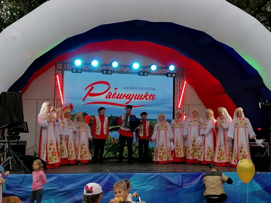 Выступление хорового коллектива "Рябинушка"