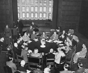 14 августа 1945 года император Хирохито заявил о своем решении принять условия Потсдамской декларации.
