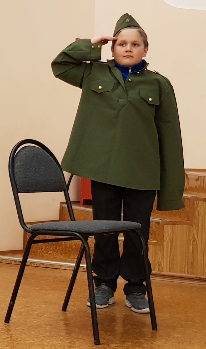"Подрастём, ребята, и айда в солдаты!"